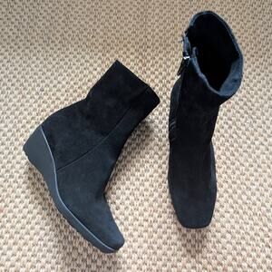 LA CANADIENNE Elizabeth Women's Ankle Suede Square Toe Booties, Black, 6, NWOB